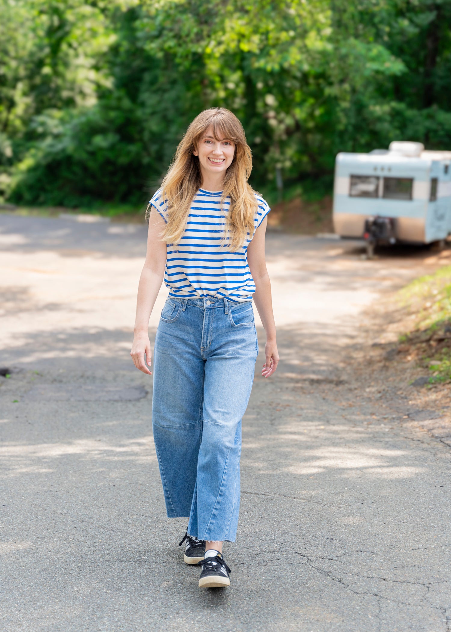 Seamed barrel jeans