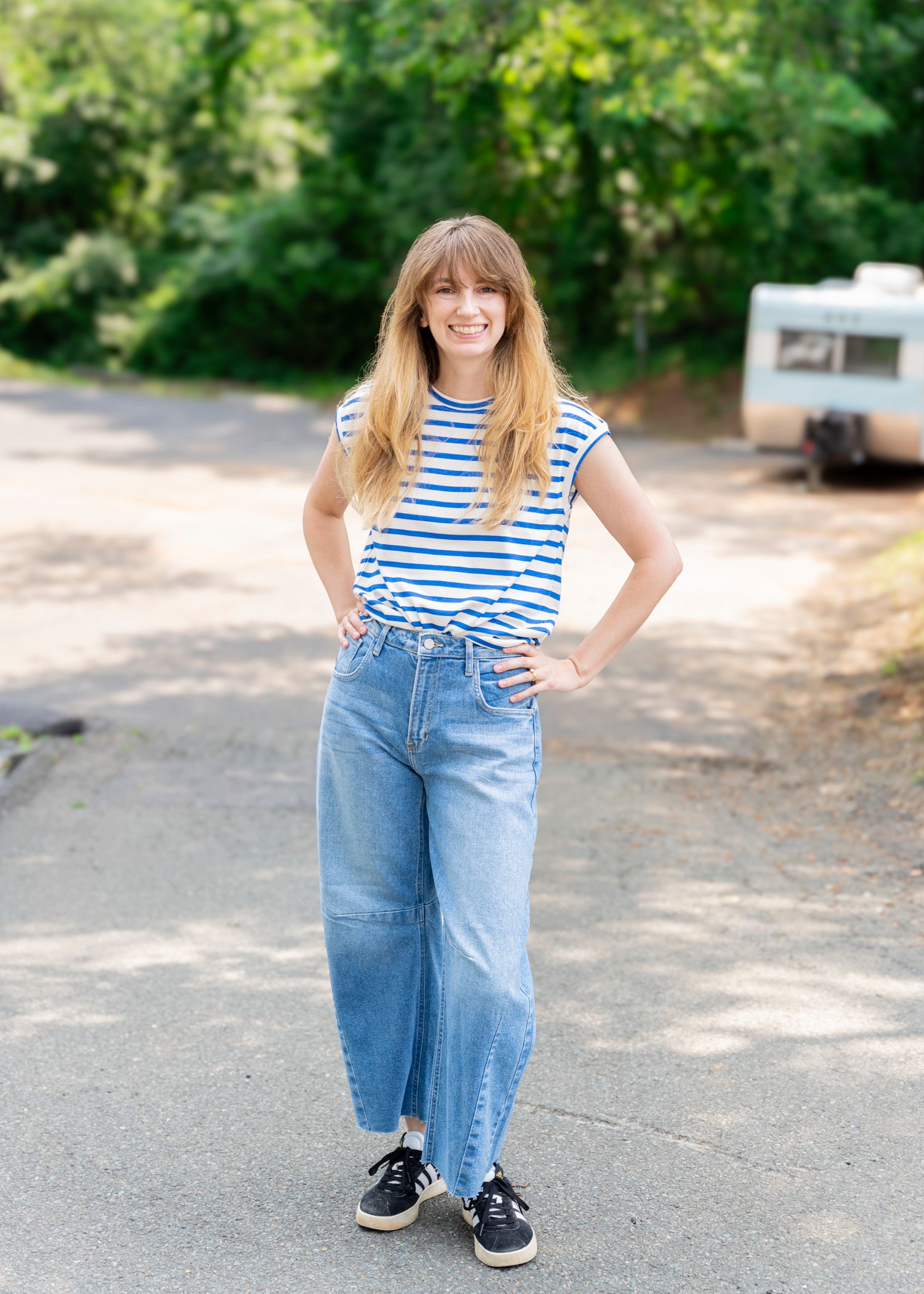 Seamed barrel jeans