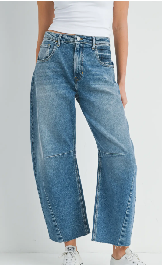 Seamed barrel jeans