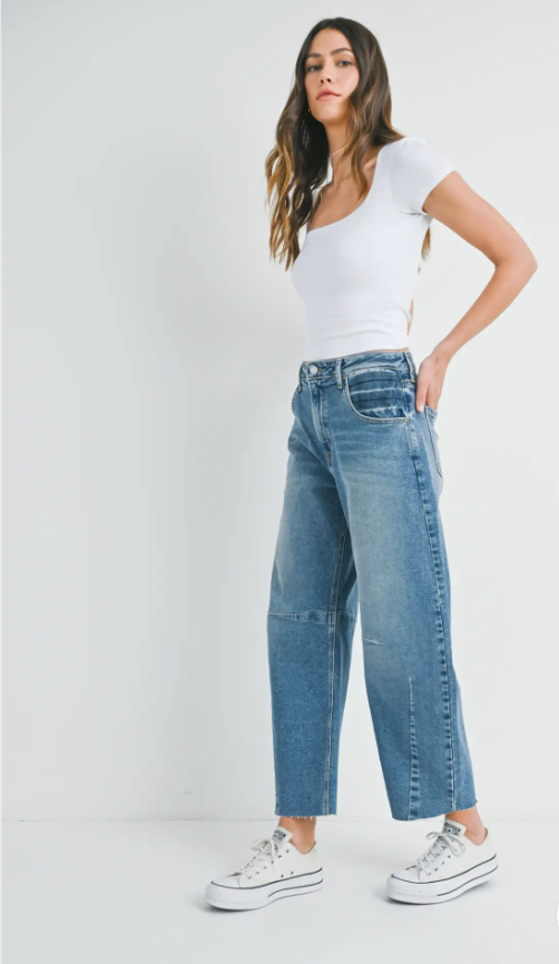 Seamed barrel jeans